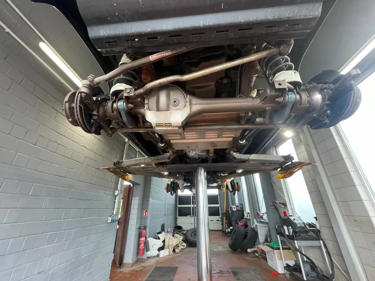 Unterbodenschutz Auto – Rostschutz mit Trockeneisreinigung